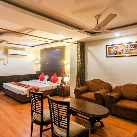 Hotel Monarch Inn ラクナウ エクステリア 写真