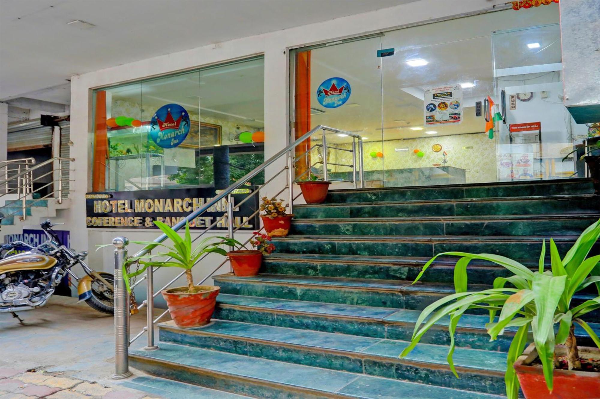 Hotel Monarch Inn ラクナウ エクステリア 写真