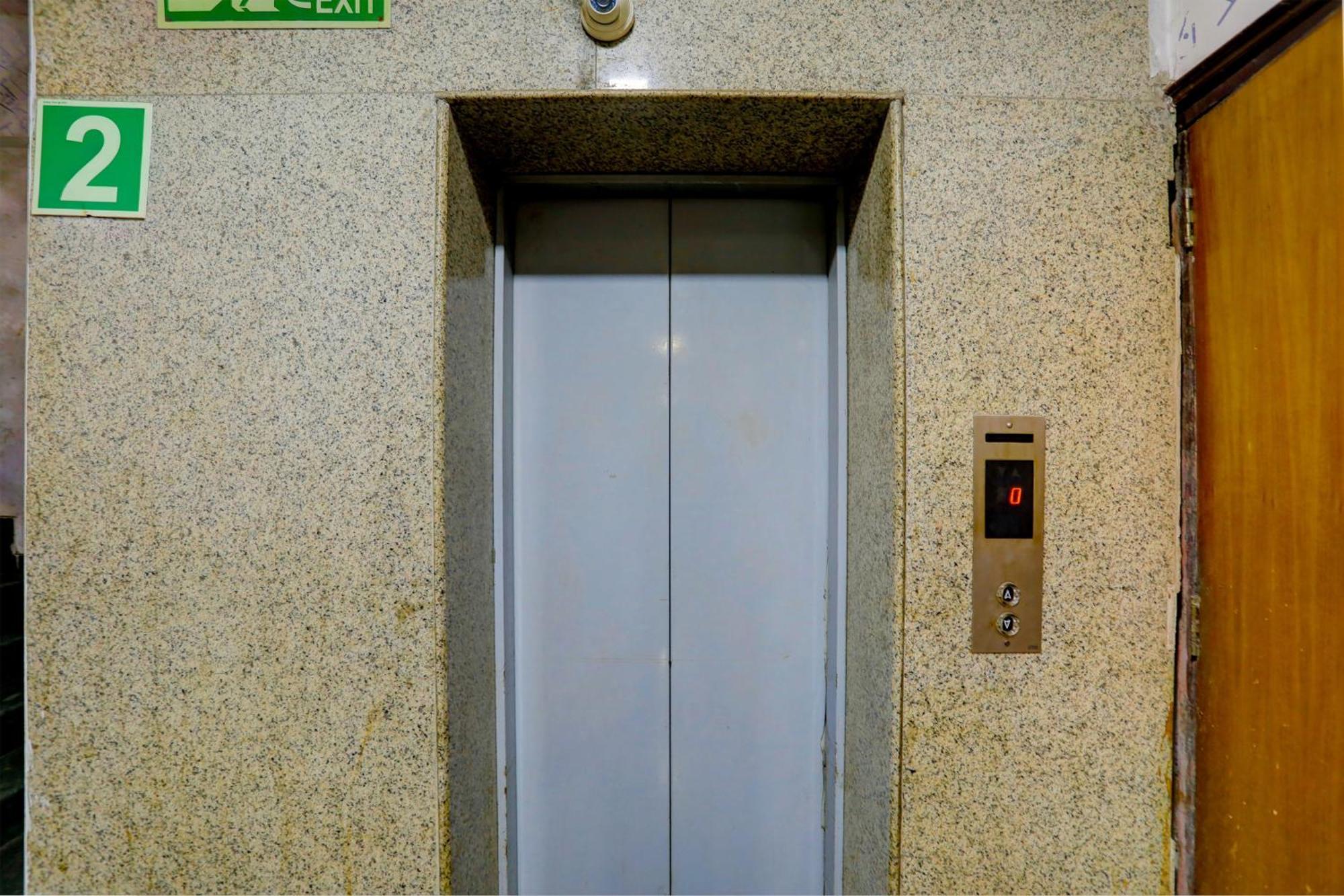 Hotel Monarch Inn ラクナウ エクステリア 写真