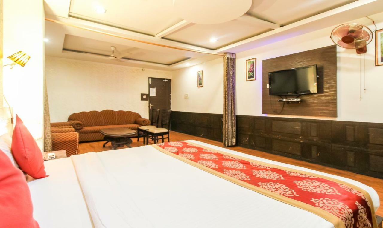 Hotel Monarch Inn ラクナウ エクステリア 写真