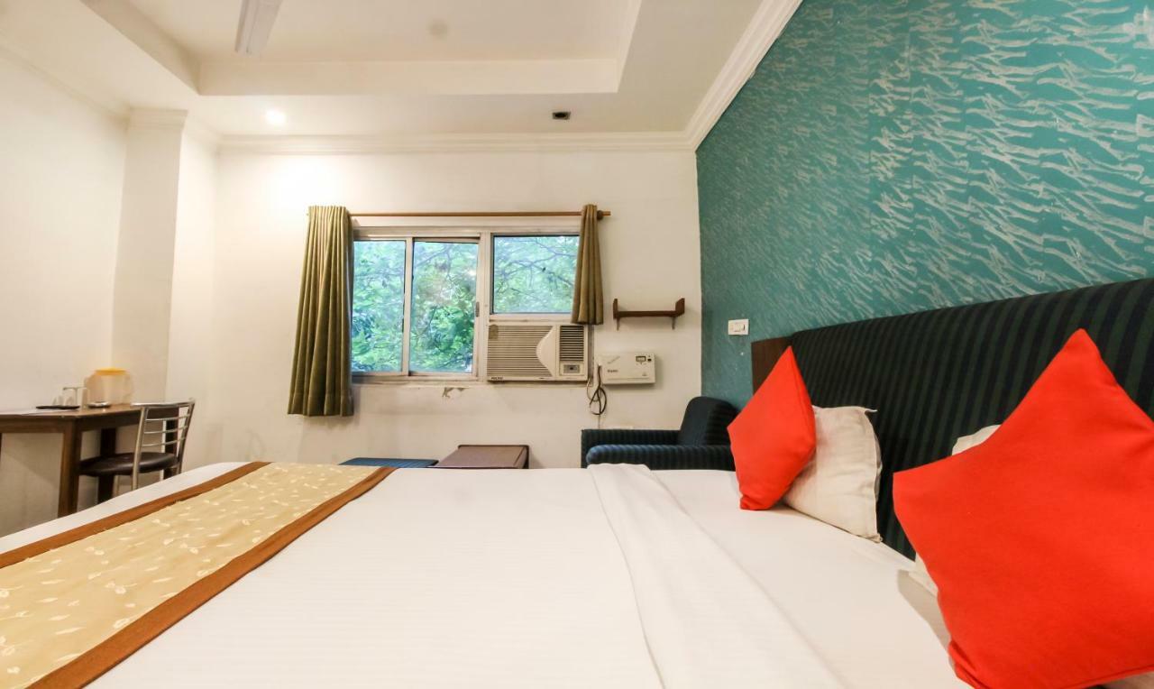 Hotel Monarch Inn ラクナウ エクステリア 写真
